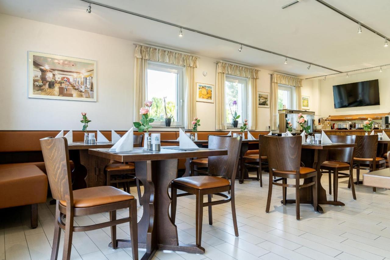 Land-Gut-Hotel Am Ring Meuspath 外观 照片